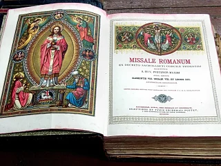 Missale Romanum 1884 m. Pusteto tipinis leidimas, 1911 m. (wikimedia.org) +