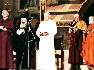 Asyžiaus tarpreliginis susitikimas, 1986 m. Centre – pop. Jonas Paulius II.