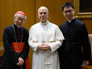 Kardinolas Joseph Zen ir jo asmeninis sekretorius su popiežiumi Leonu XIV (cardinalnews.substack.com nuotr.)+