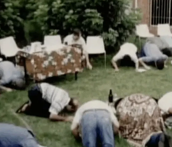 Popiežius Leonas XIV dalyvauja Pačamamos garbinimo rituale  Brazilijoje 1995 m.