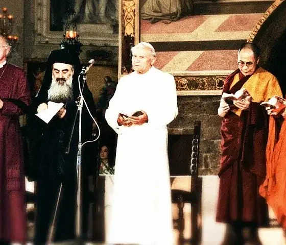 Asyžiaus tarpreliginis susitikimas, 1986 m. Centre – pop. Jonas Paulius II.