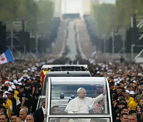 Popiežius Leonas XIV Konkordijos aikštėje (rorate-caeli nuotr.)