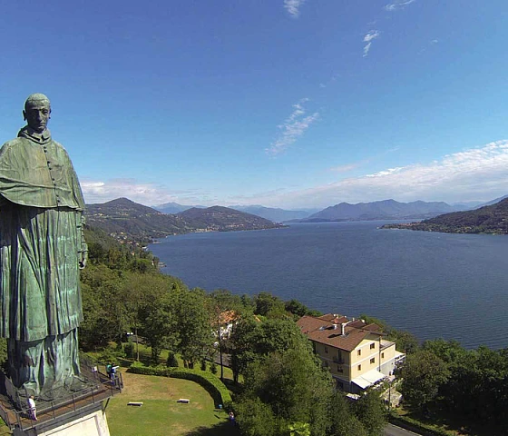 Šv. Karolio Boromiejaus statula Aronoje