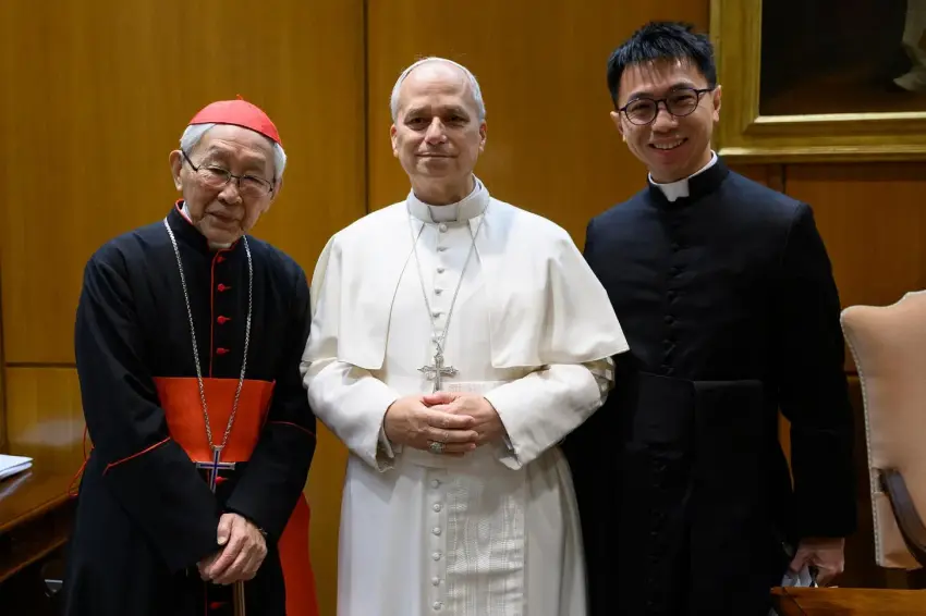 Kardinolas Joseph Zen ir jo asmeninis sekretorius su popiežiumi Leonu XIV (cardinalnews.substack.com nuotr.)+