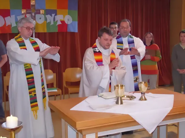 Kunigai su LGBT \u0161alikais laiko Novus Ordo Mi\u0161ias