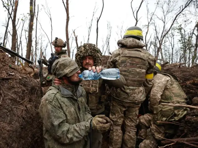 Ukrainie\u010diai paima \u012f nelaisv\u0119 rus\u0173 kareiv\u012f