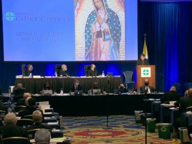 JAV vyskupų konferencija pasirinko ignoruoti Komunijos abortus palaikantiems politikams klausimą