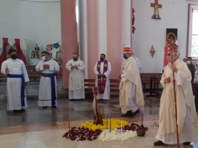 Vatikanas patvirtino Majų Mišių apeigyną, kuriame ritualiniai šokiai, moterys smilkytojos ir pasauliečių vadovavimas