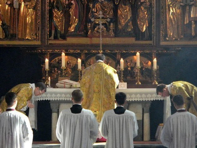Naujasis popiežiaus laiškas: pakartotas noras suvaržyti Tradicinę liturgiją