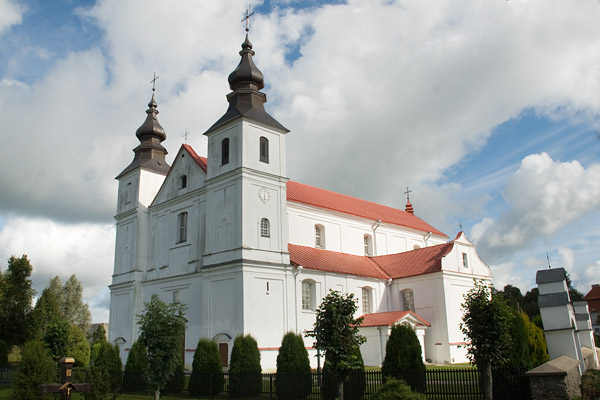 Varnių Šv. apaštalų Petro ir Pauliaus bažnyčia (senoji vyskupijos katedra). Silvijos Knezekytės fotografija