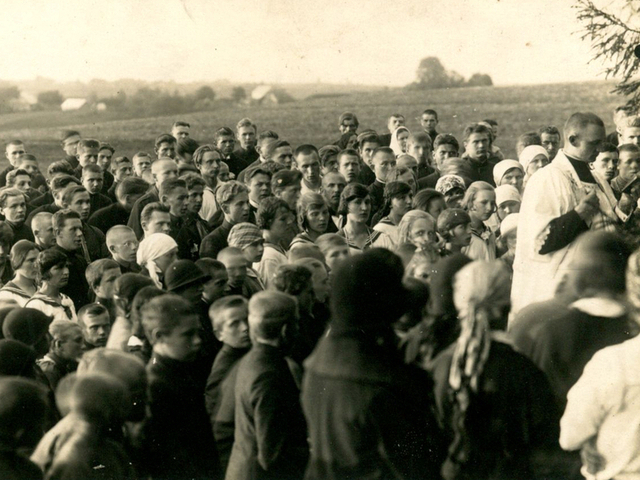 Rokiškio gimnazistai ateitininkai gegužinėse pamaldose, 1923 m.