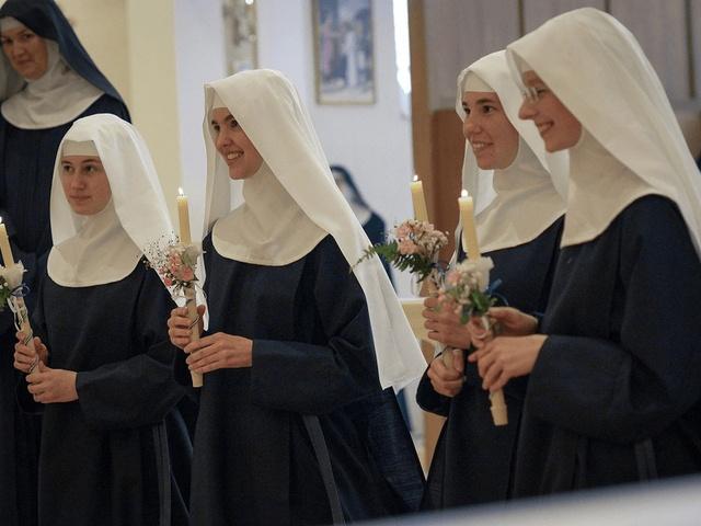 Aprangos menas: ko galime pasimokyti iš seserų vienuolių?