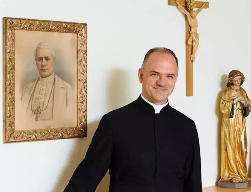 Kun. Davide Pagliarani (FSSPX nuotr.)+