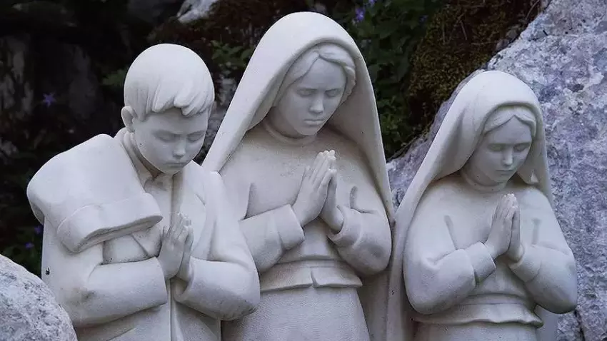Portugalijos Angelo apsireiškimas trims mažiems piemenėliams Fatimoje. (Daniel Ibanez, CNA)+